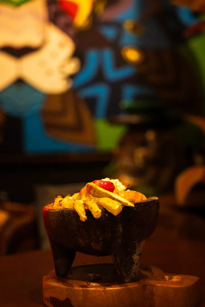 Molcajete servido en Makabros